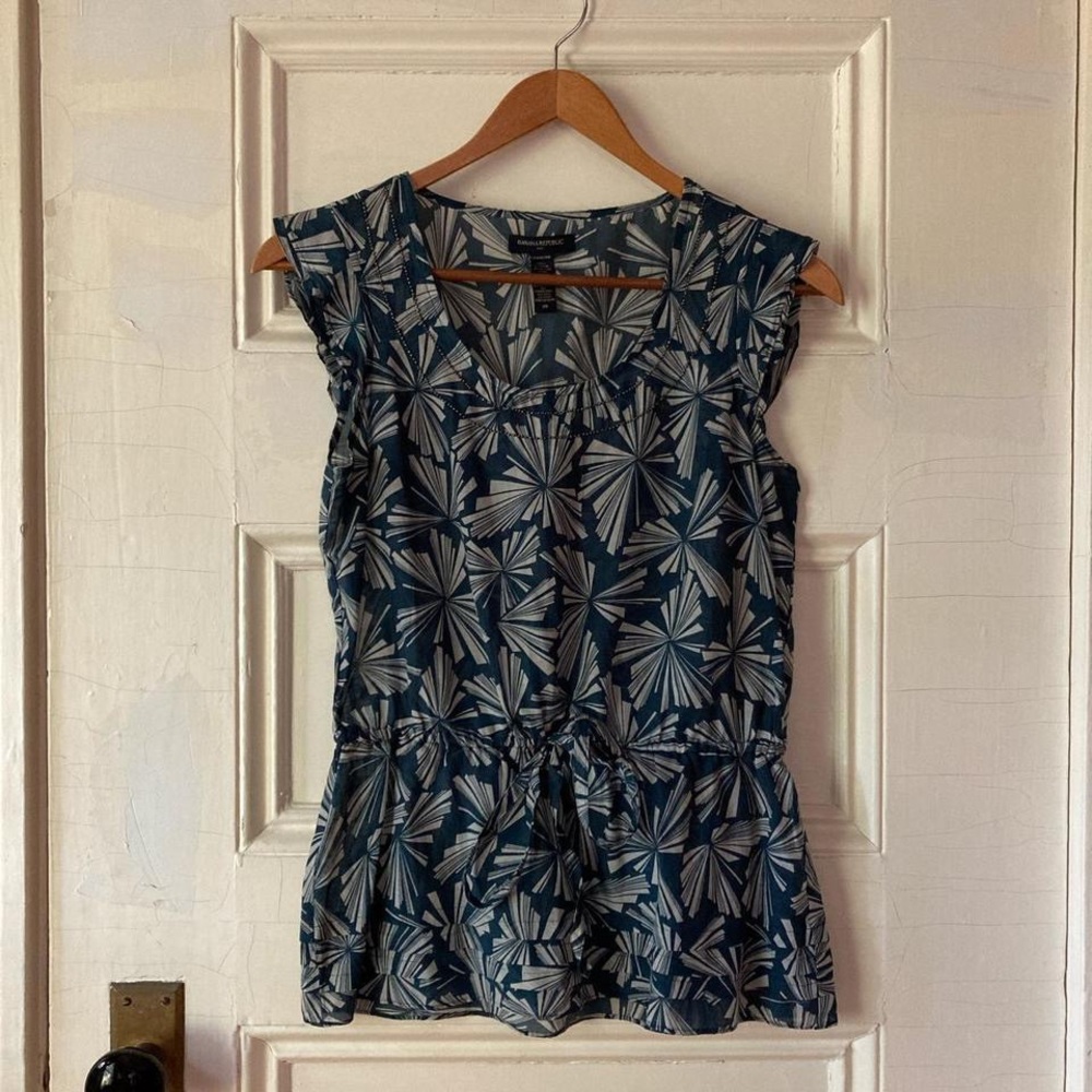 Banana republic blue geometric silk tank top S